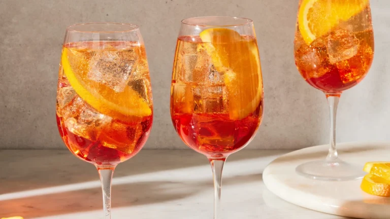 aperol-z-chym-pyty-idealni-poiednannia-dlia-kokteiliv-i-zakusok-368a