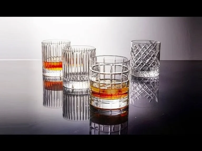 kelykh-roks-iak-tovste-dno-ta-forma-peretvoriuiut-prostu-podachu-viski-na-spravz-7b3a