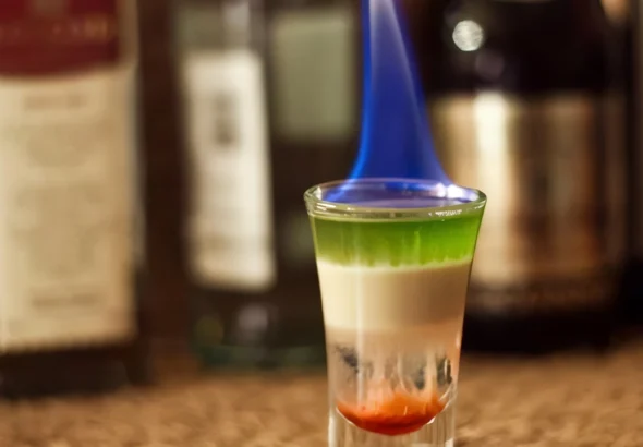 kokteil-khirosima-vybukhovyi-shot-iz-efektom-iadernoi-hrybkovoi-khmary-7277