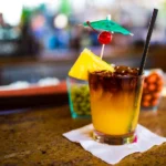 mai-tai-istoriia-balans-smaku-i-sekrety-idealnoho-kokteiliu-8a45
