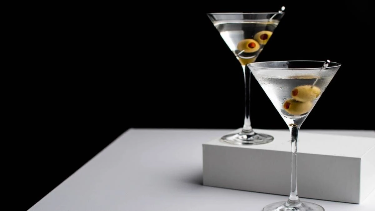 martini-z-olyvkoiu-klasyka-de-sil-zustrichaietsia-z-dzhynom-u-idealnii-harmonii-4d8a
