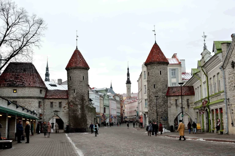 staryi-tallinn-serednovichna-dusha-baltii-shcho-ozhyvaie-u-kameni-ta-lehendakh-ab42