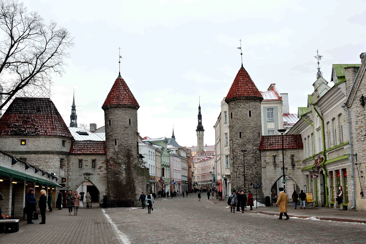 staryi-tallinn-serednovichna-dusha-baltii-shcho-ozhyvaie-u-kameni-ta-lehendakh-ab42